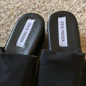 LIKE NEW SLINKY Steve Madden platform wedges